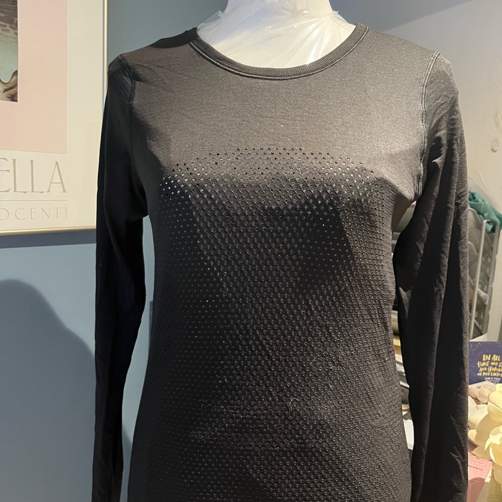 Lululemon tech long sleeve shirt